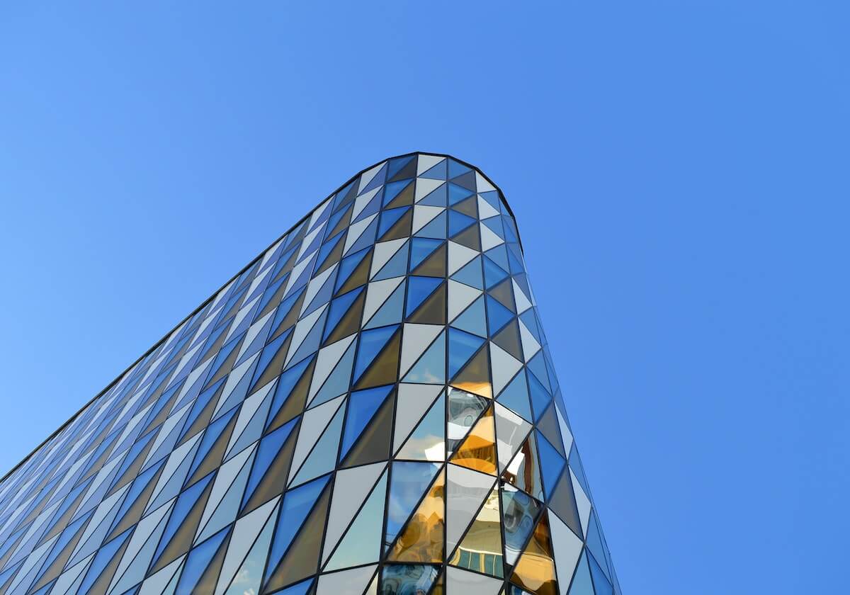 哥们你魔术师啊？穆迪野球场秀运控 持球三分+不看人传球